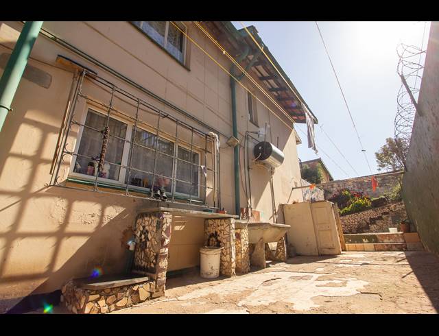 6 BEDROOM FREESTANDING FOR SALE IN MOBENI HEIGHTS